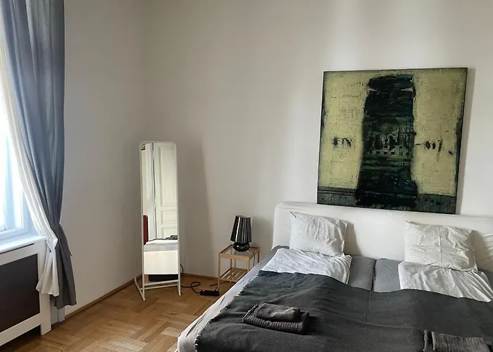 Beautiful 3 Bedroom Apartment In 7Th District