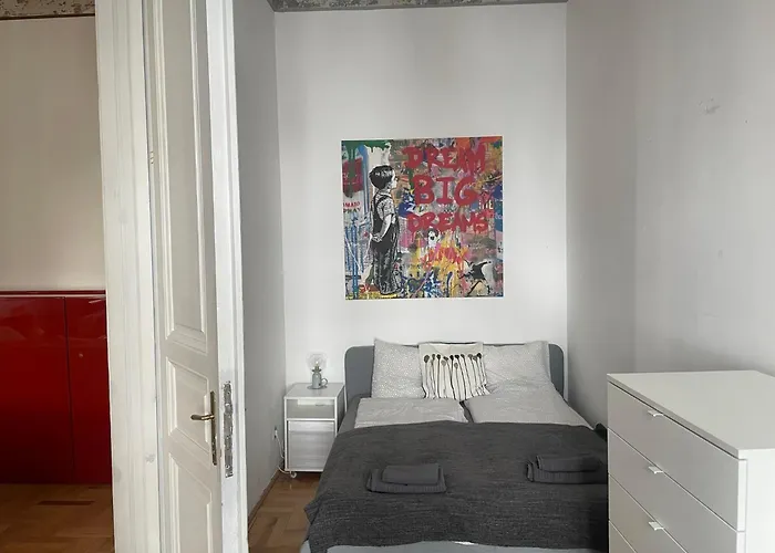 Beautiful 3 Bedroom Apartment In 7Th District